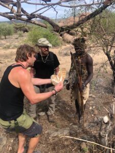 Expeditie Bushcraft in samenwerking met de Hadzabe bosjesmannen in Tanzania
