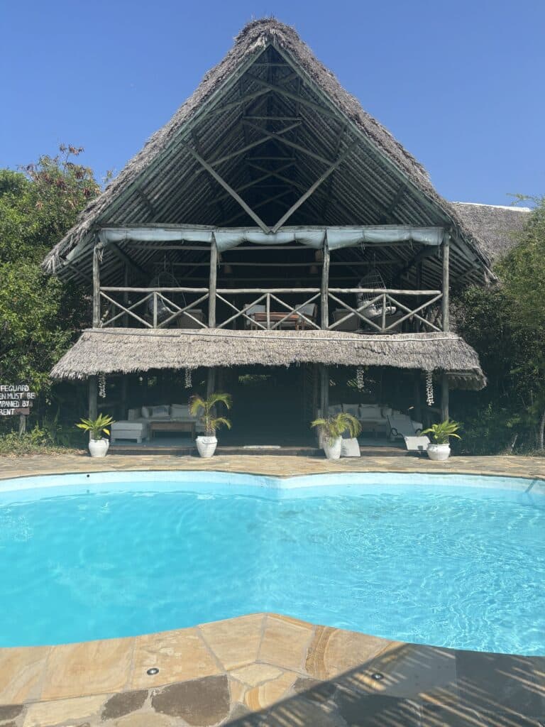 Lazy Lagoon strand lodge